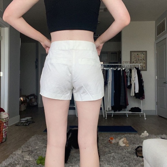 Pineapple embroidered white shorts - Picture 3 of 3